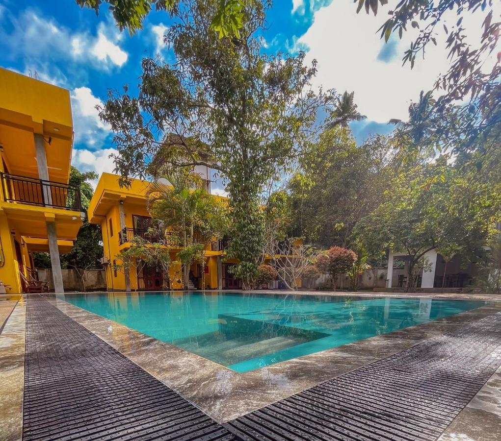 Easy Living Hotel Hikkaduwa Bagian luar foto